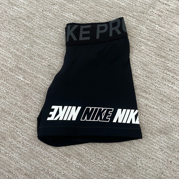 Nike Pros - Picture 2 of 4